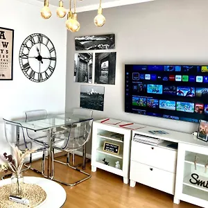 Maravilloso Centrico De 70m2, Jardin Propio 40m2 Con Piscina Ninos Y Parking Opcional Apartamento Málaga
